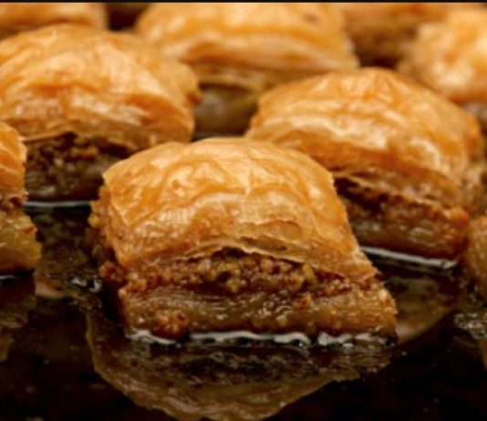 EVO KOLIKO KALORIJA IMA SAMO JEDNA BAKLAVA: Nismo imali pojma! PAZITE KOLIKO ĆETE IH DANAS POJESTI